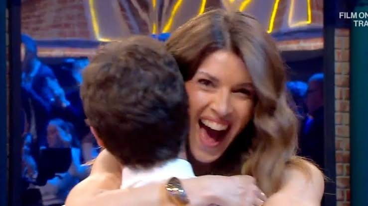 Affari tuoi 11 febbraio 2026: la vincita epica di Elena