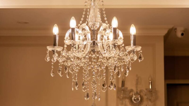 lustre curățate și strălucitoare ca noi.