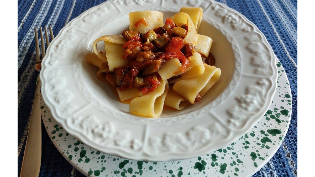 Calamarata con melanzane dorate: un piatto da chef facile da rifare a casa