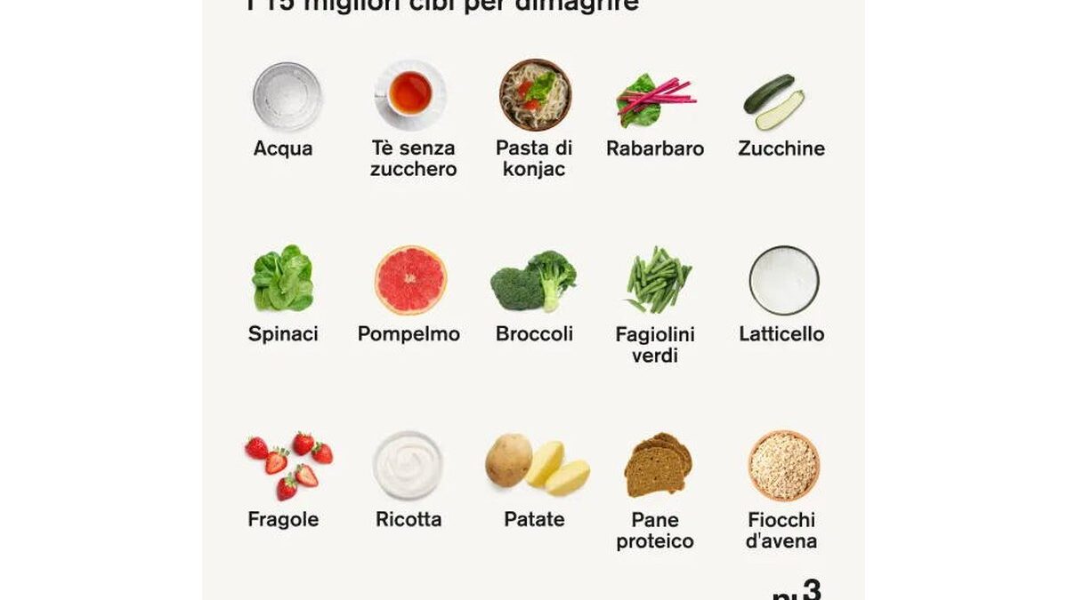 Verdure fresche su un tagliere in cucina